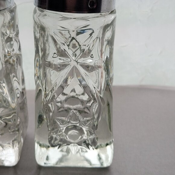 Vintage Starburst Glass Salt & Pepper Shakers With Metal Lids - Picture 5 of 9